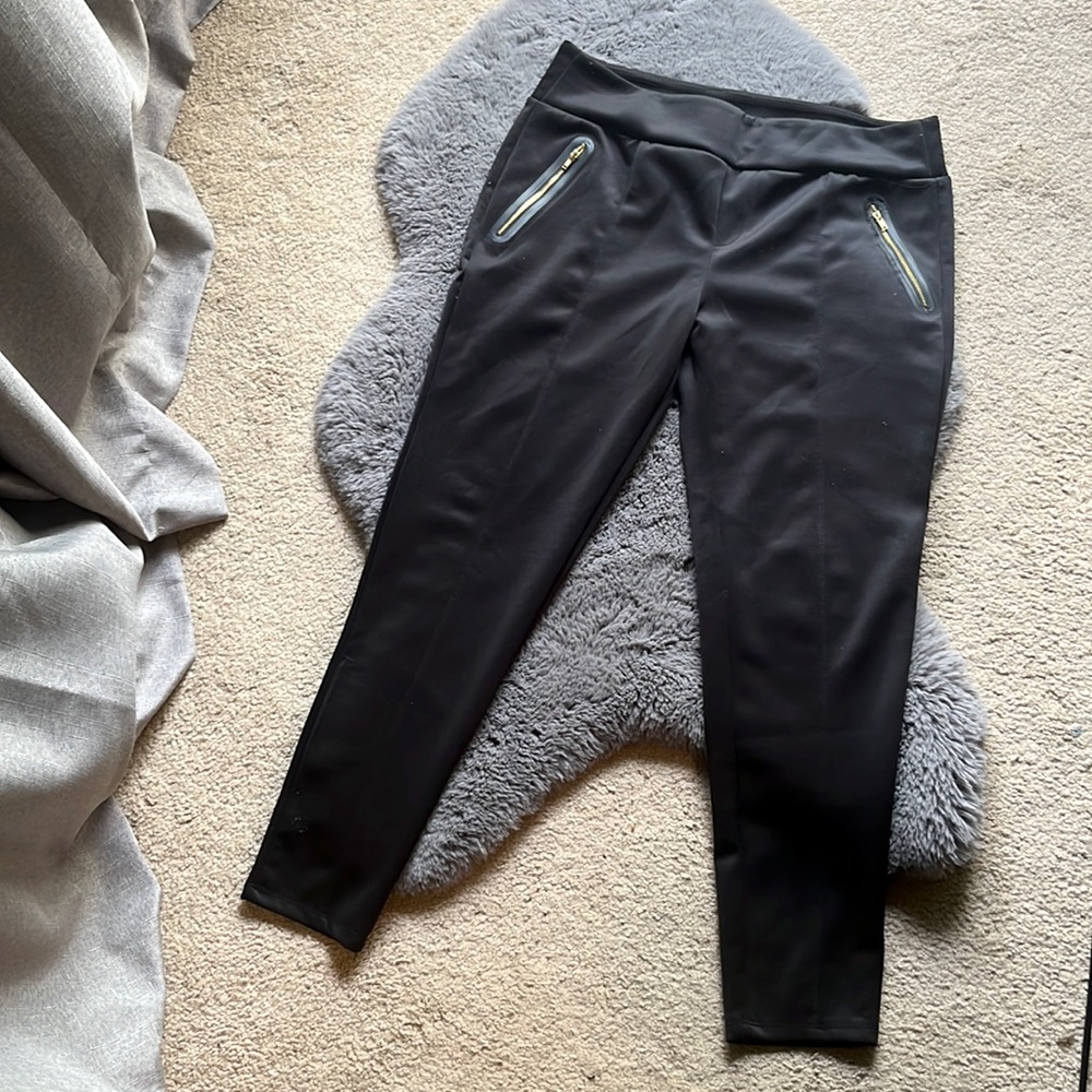 Fabletics work pant with zipper pockets